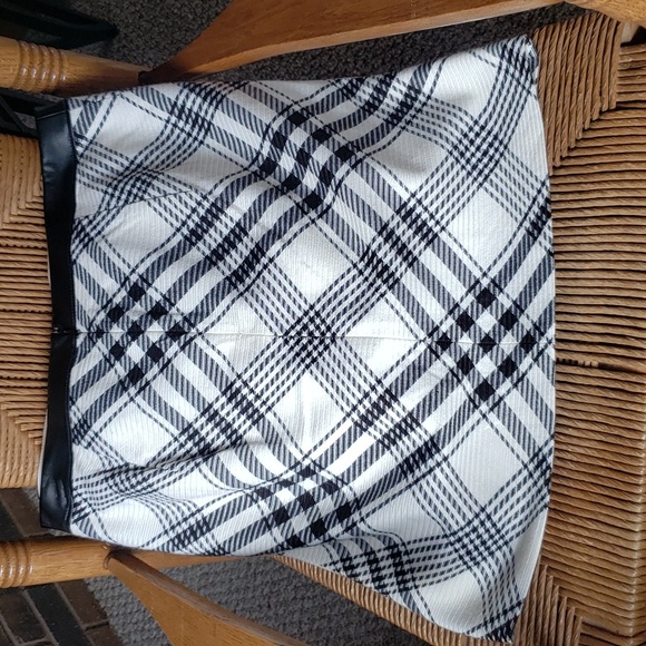 White House Black Market, plaid skirt, size 10 - Picture 3 of 7